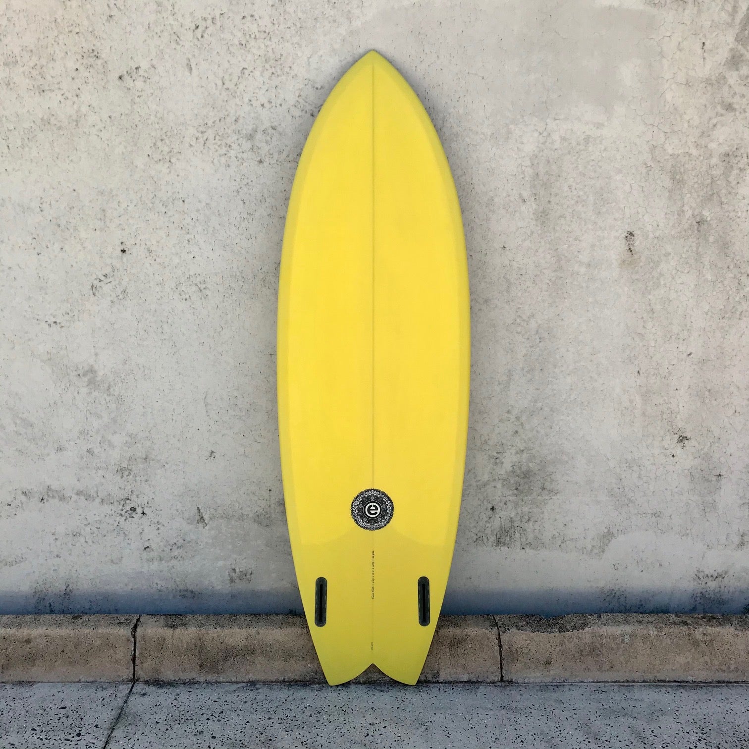 Elemnt Surf Twin Fish surfebrett mustard – keel fish