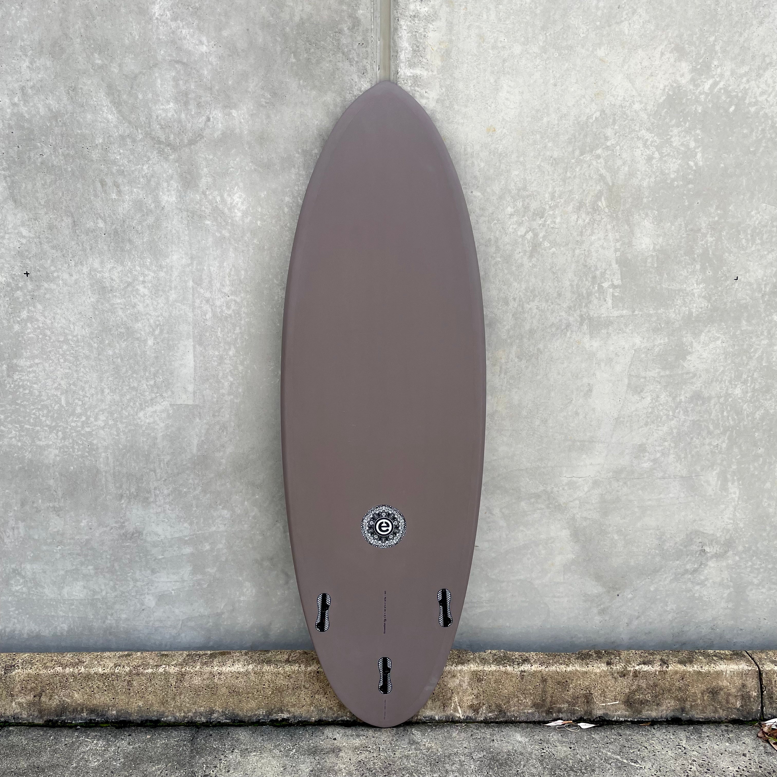 Elemnt Surf Scrambled Egg Husk surfebrett egg volum