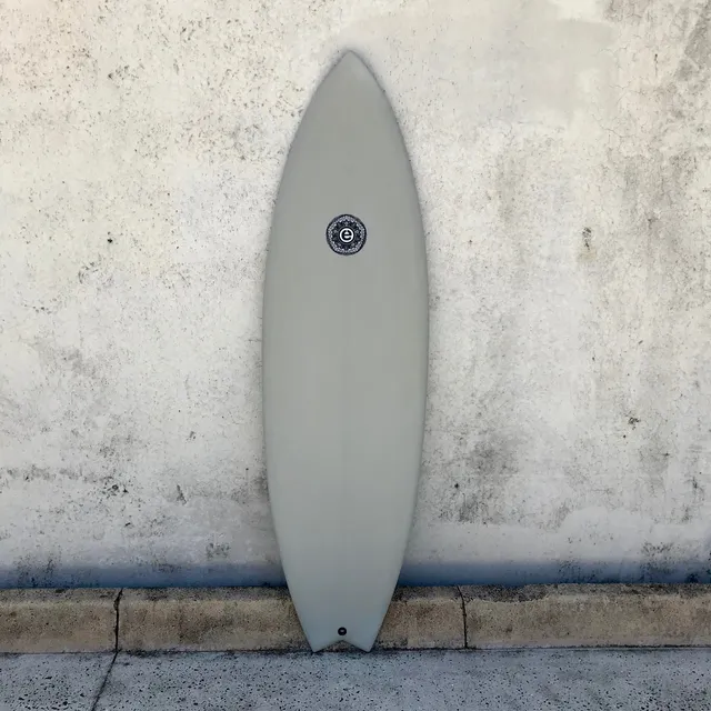 Elemnt Surf Vixen surfebrett grey – quad swallowtail