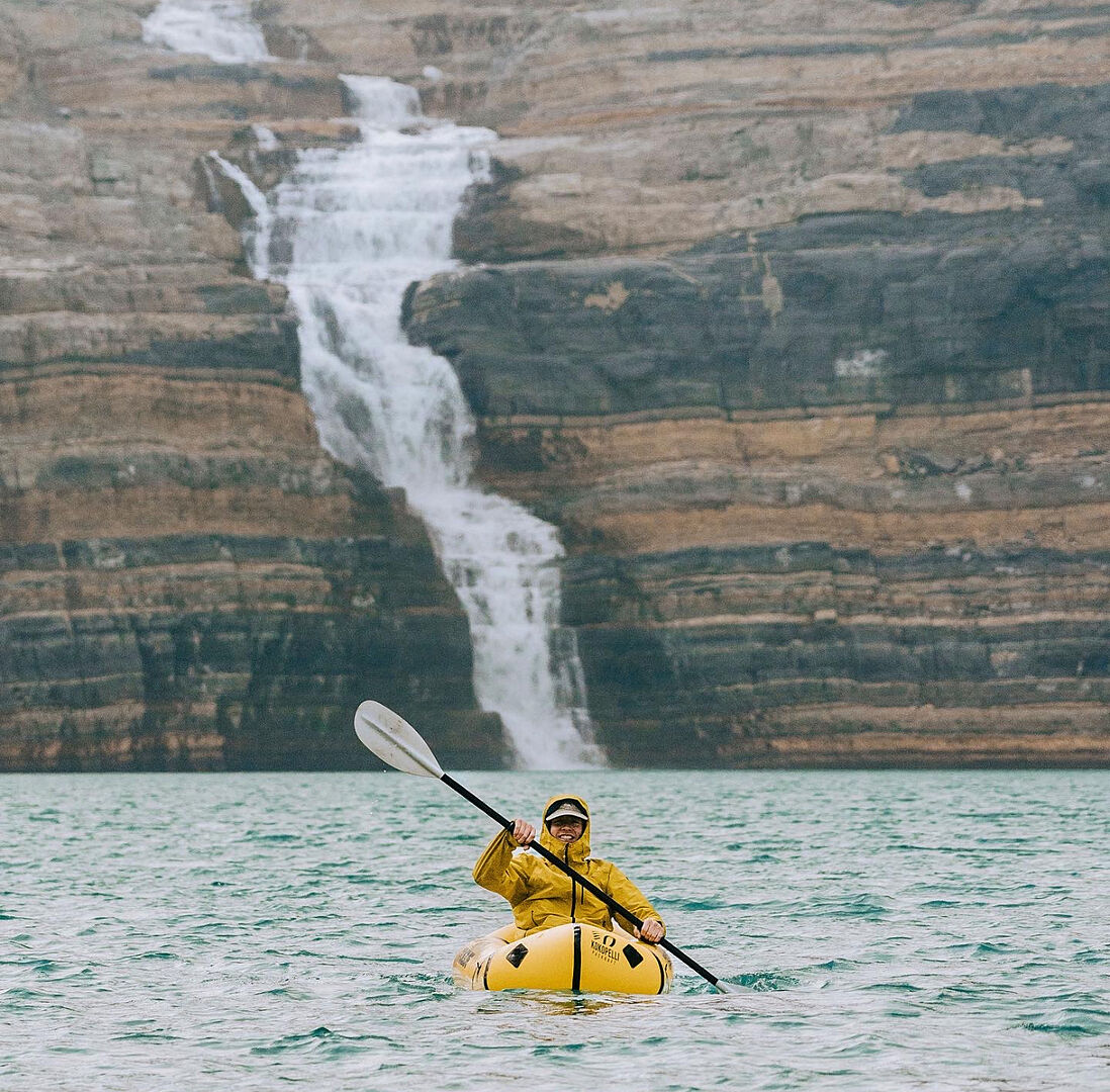Kokopelli Rogue-Lite packraft gul minimalistisk
